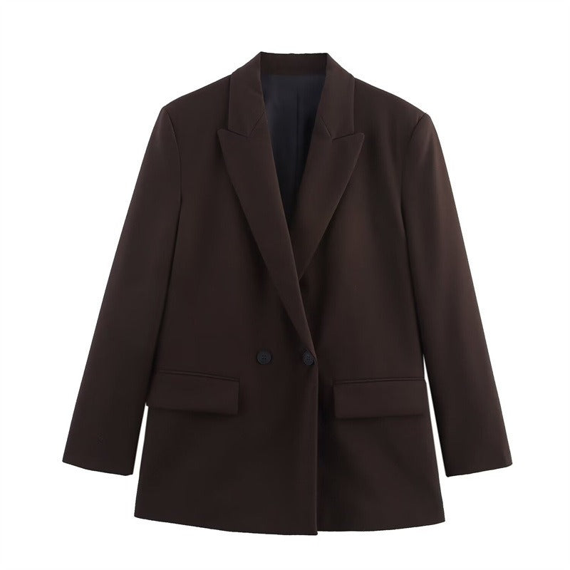 Vue rapprochée des boutons classiques du manteau