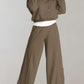 Pantalon à jambes larges fluide en mouvement