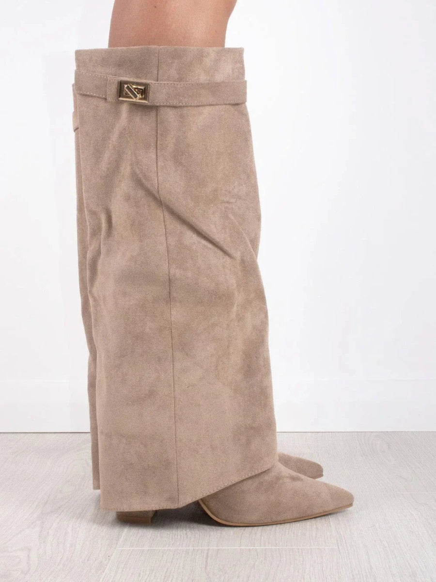Bottes en cuir noir avec finition élégante