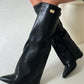 Vue d'ensemble des bottes montrant leur silhouette unique