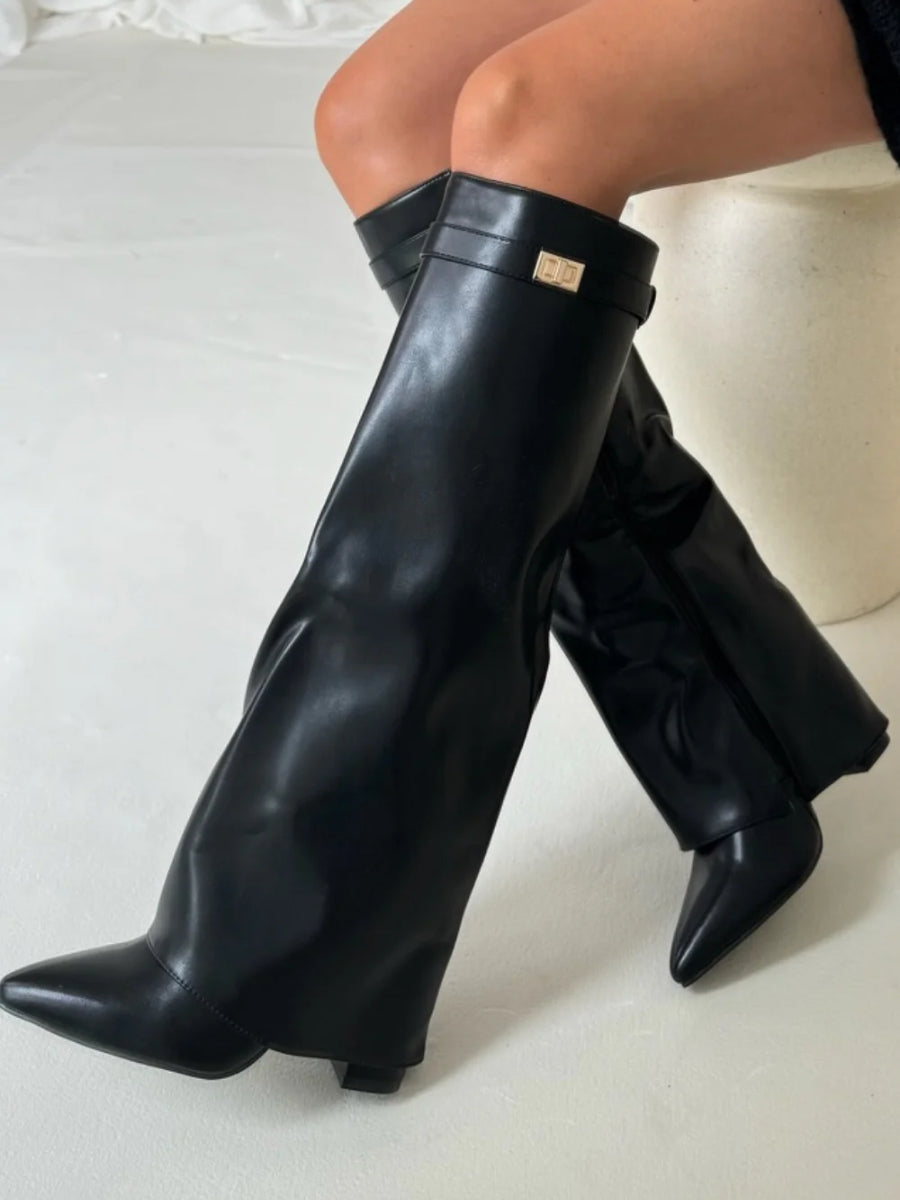 Vue d'ensemble des bottes montrant leur silhouette unique