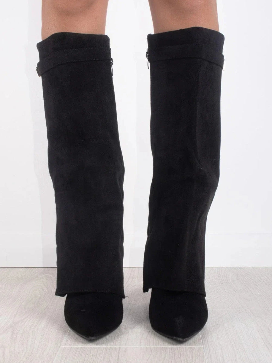 Bottes portées avec une jupe pour un style chic