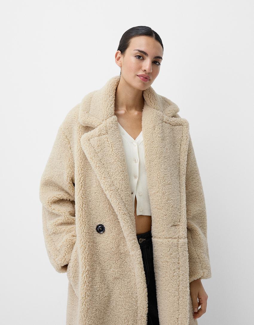 Manteau long en fausse fourrure avec double boutonnage