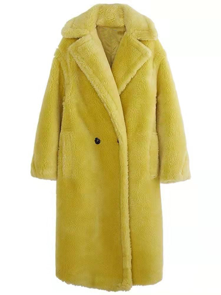 Vue de profil du manteau teddy oversized pour femme