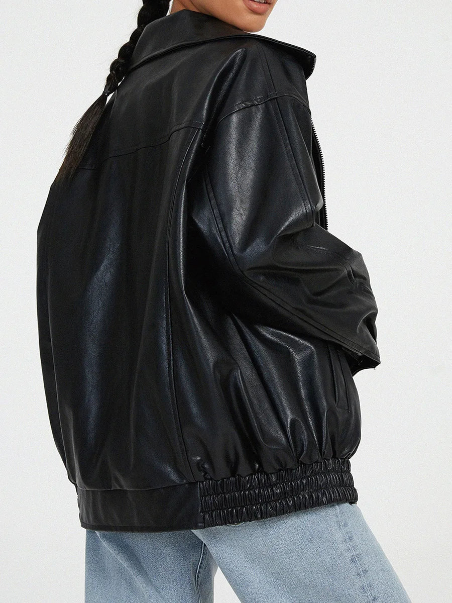 Vue d'ensemble de la veste en cuir avec coupe relaxée