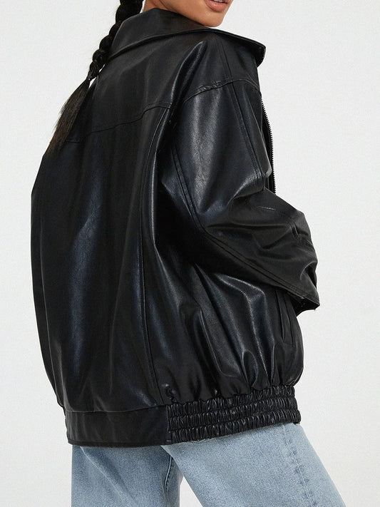 Vue d'ensemble de la veste en cuir avec coupe relaxée