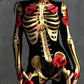 Combinaison squelette femme avec imprimé os et roses rouges