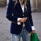 Veste en velours sur mannequin, mettant en valeur la coupe