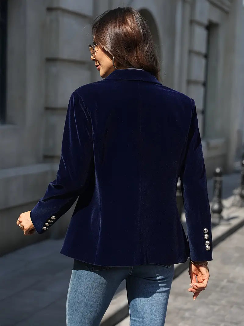 Vue arrière d'une veste en velours avec finitions soignées
