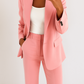 Ensemble complet porté, idéal pour un look professionnel