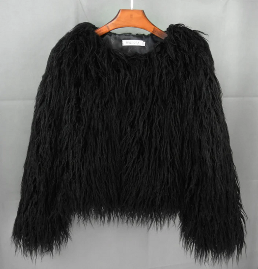 Vue arrière du manteau en laine, montrant la silhouette longue