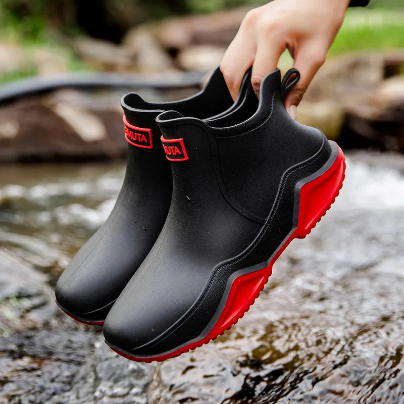 Vue arrière des bottes imperméables montrant la semelle robuste