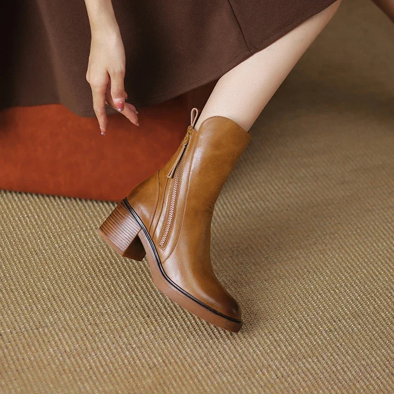 Gros plan sur le talon bloc stable des bottines