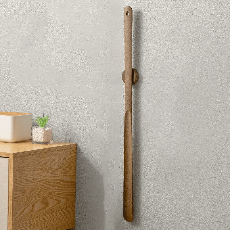 Chausse-pied en bois avec long manche ergonomique