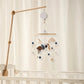 Mobile pour bébé avec baleines et nuages en bois