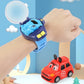 Montre avec voiture intégrée visible à travers une fenêtre transparente