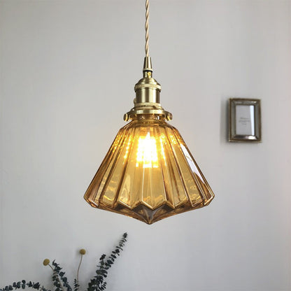 Lampe suspendue moderne vue de dessous avec lumière allumée
