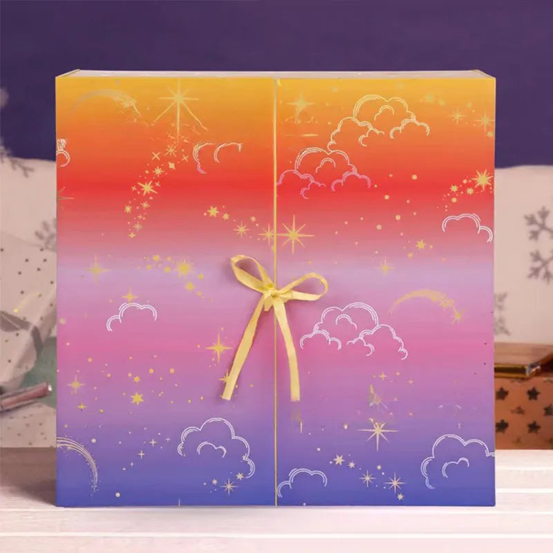 Gros plan sur des pelotes de laine multicolores festives