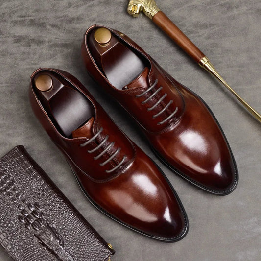 Vue de dessus des chaussures Oxford, lacets bien ajustés