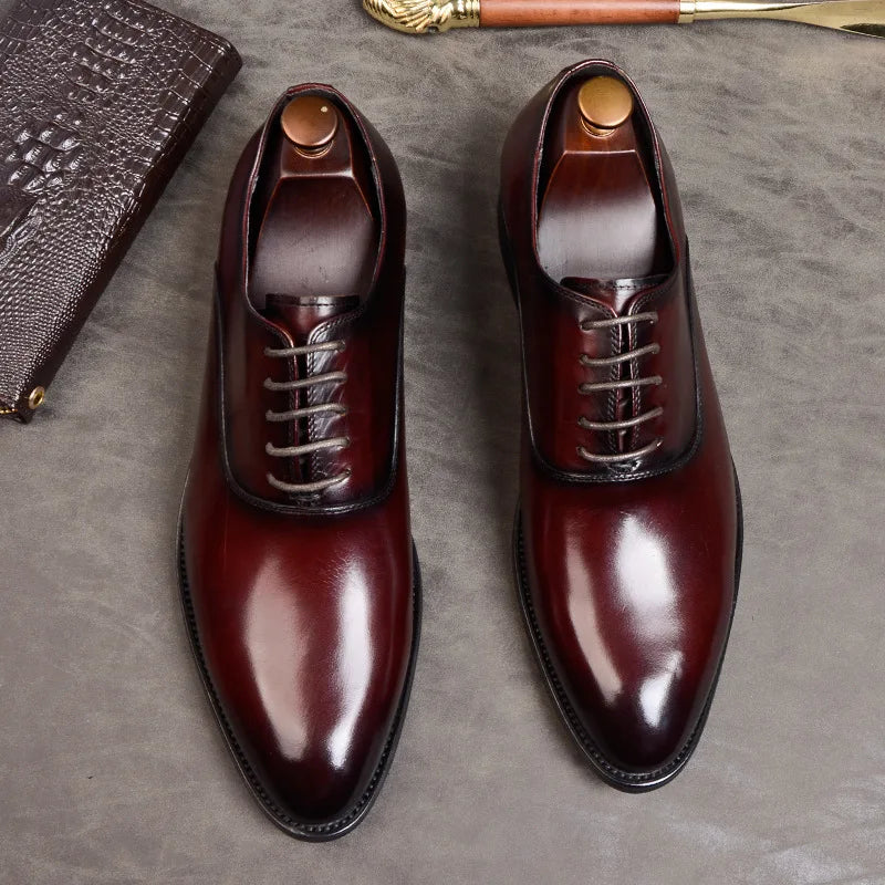 Vue latérale des chaussures Oxford avec finition polie