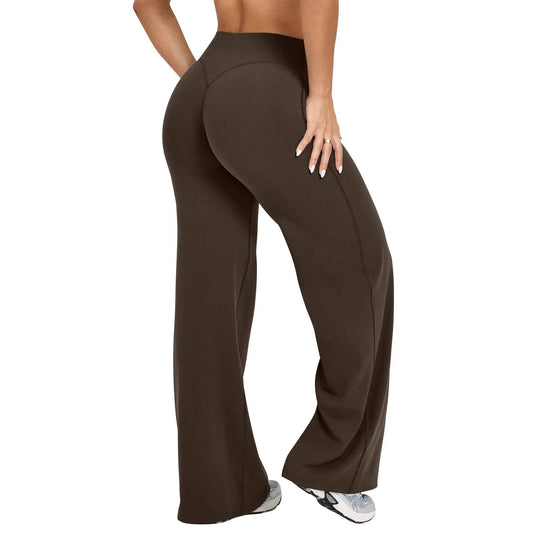 Pantalon de yoga ample, femme assise, tissu doux et confortable