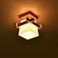 Installation de la lampe de plafond dans un salon