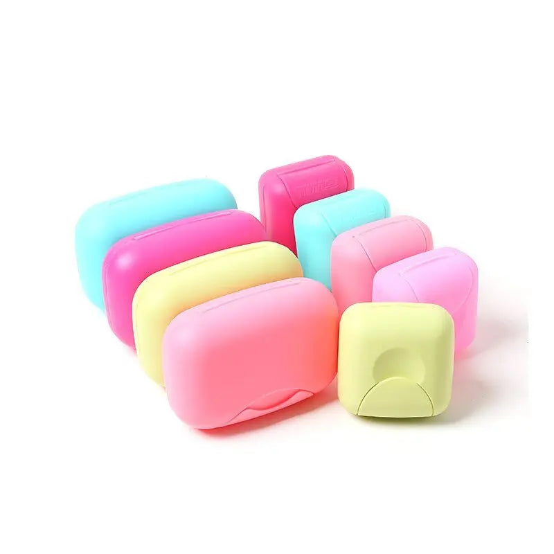 Boîte à savon colorée avec couvercle fermé, vue de face