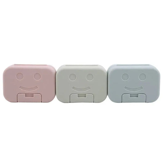 Détail du motif smiley sur la boîte à savon