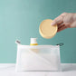 Boîte à savon scandinave en plastique sur fond blanc