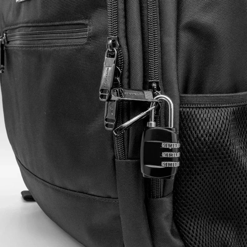 Cadenas à code ouvert, montrant la boucle en métal robuste