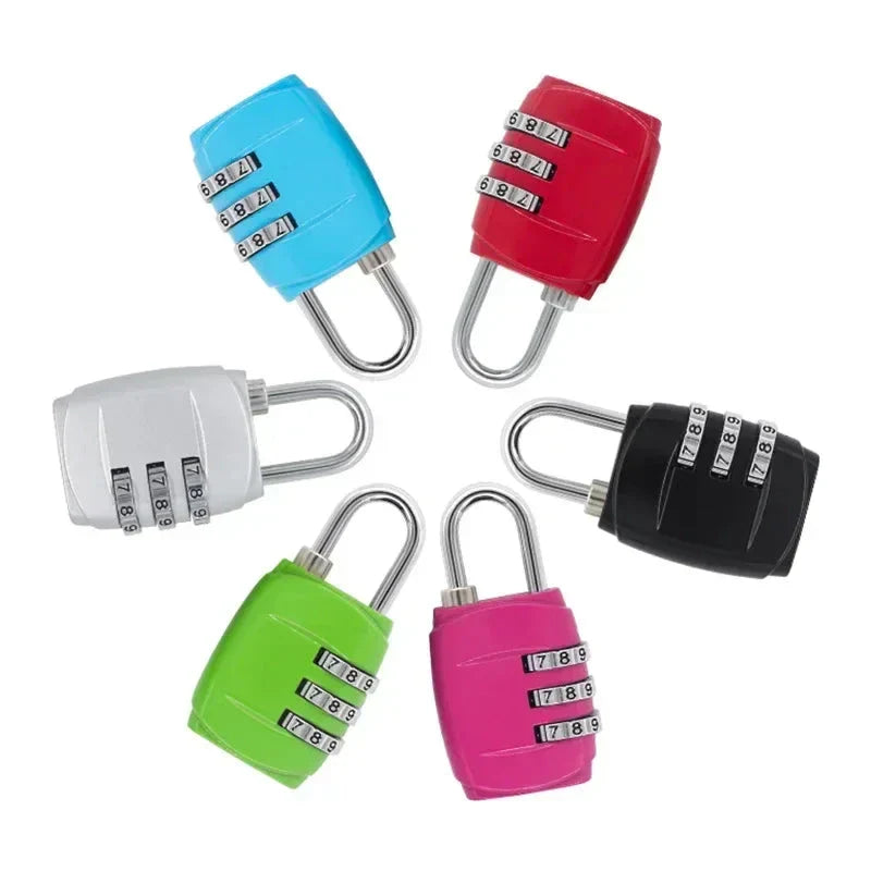 Gros plan sur le mécanisme du cadenas à code, chiffres réglables