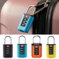 Cadenas TSA multicolore alignés sur une table