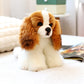 Chien en peluche allongé sur une couverture moelleuse