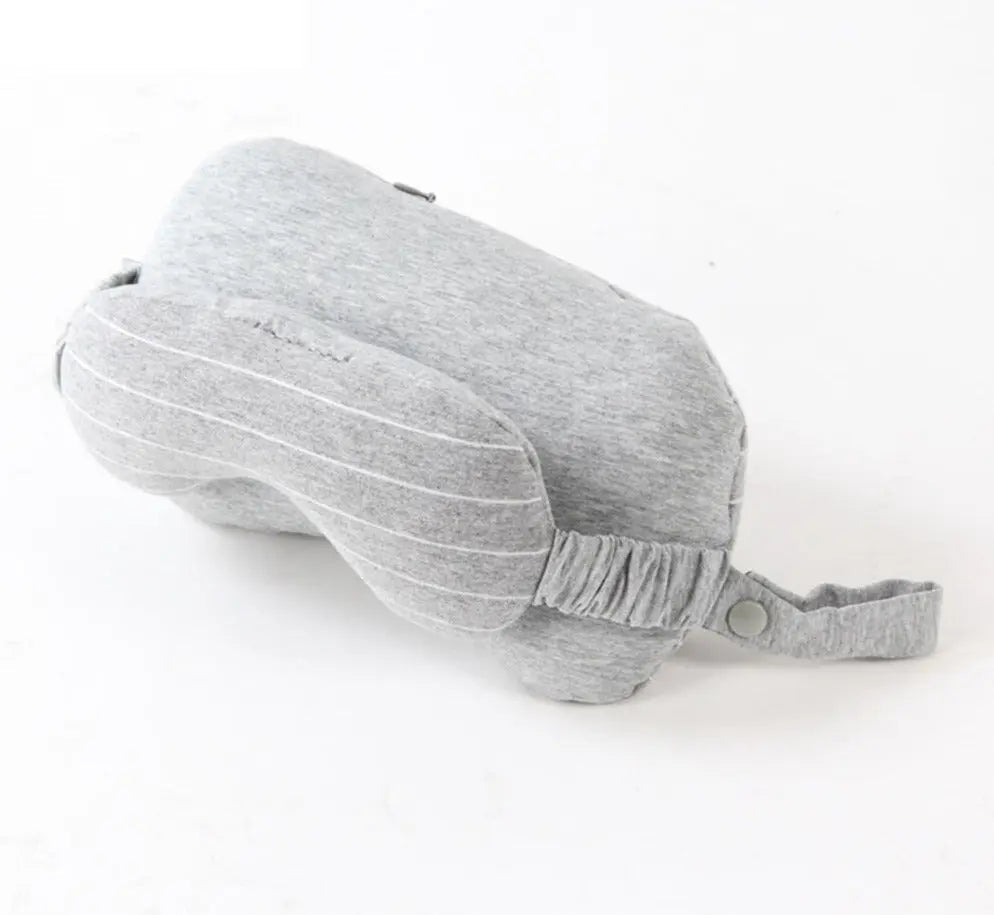 Coussin de voyage gris clair, compact et confortable