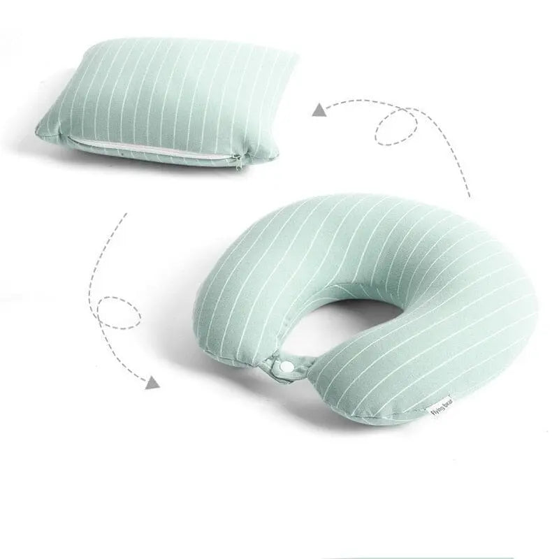Coussin de voyage vert plié en forme d'oreiller