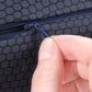 Vue latérale du coussin montrant sa forme ergonomique