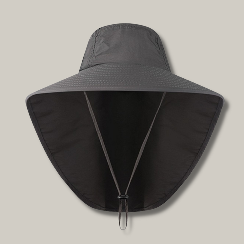 Chapeau gris foncé, sangle ajustable à l'arrière visible