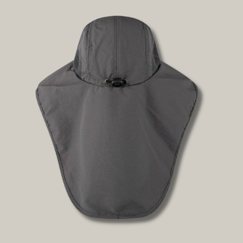 Vue latérale du chapeau gris foncé, trous d'aération visibles