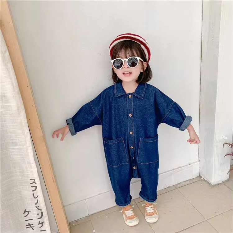 Salopette enfant en denim léger avec poches fonctionnelles