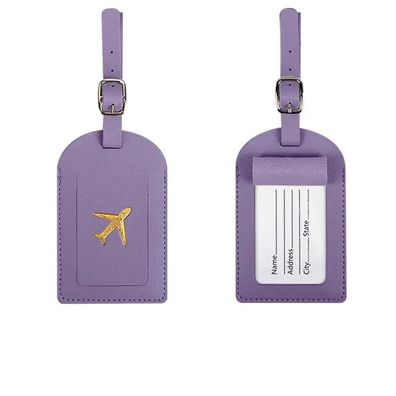Étiquette bagage avion doré sur fond violet élégant