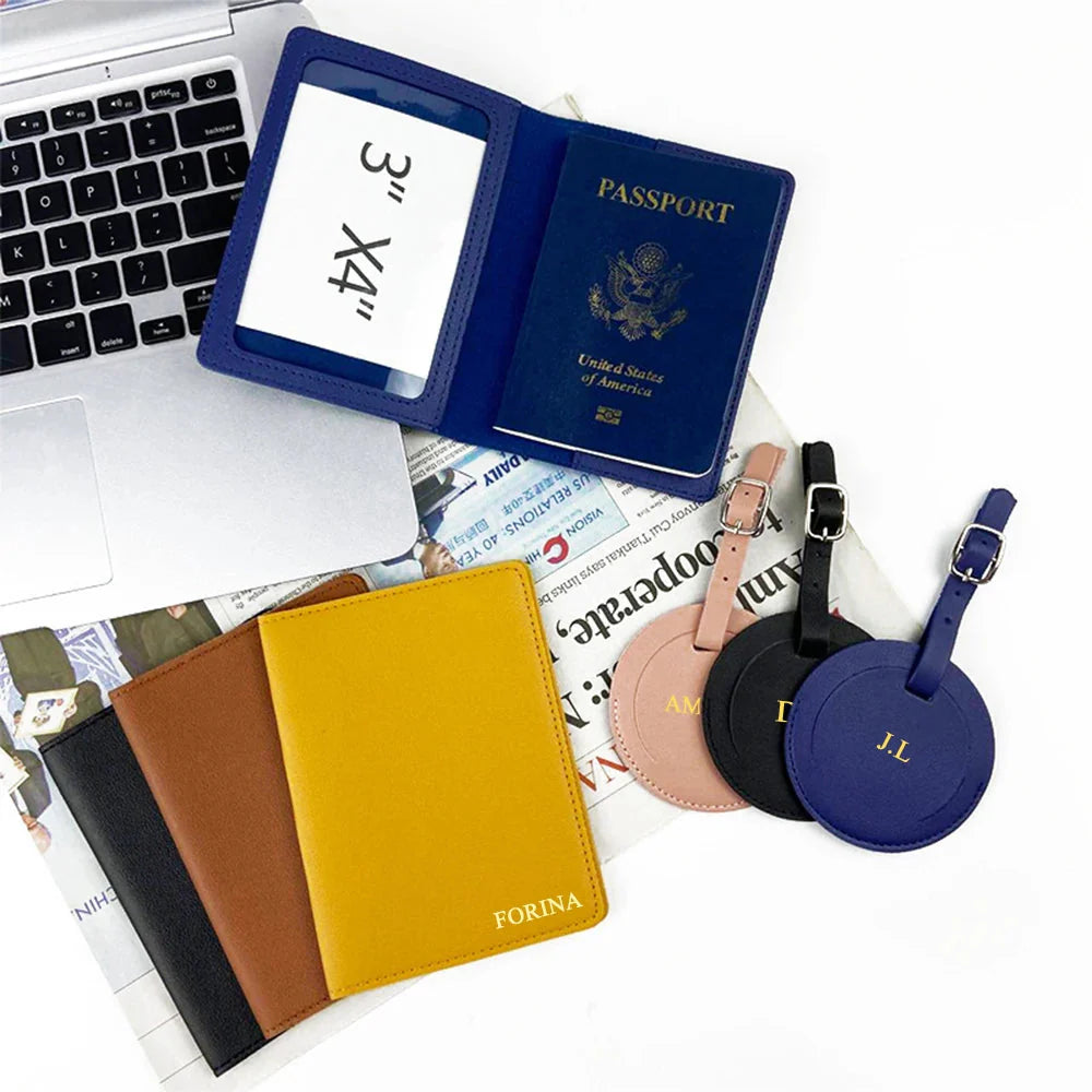 Ensemble bleu marine avec étiquette et étui passeport assortis