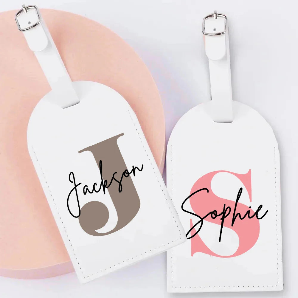 Étiquette de bagage rose personnalisable avec prénom visible