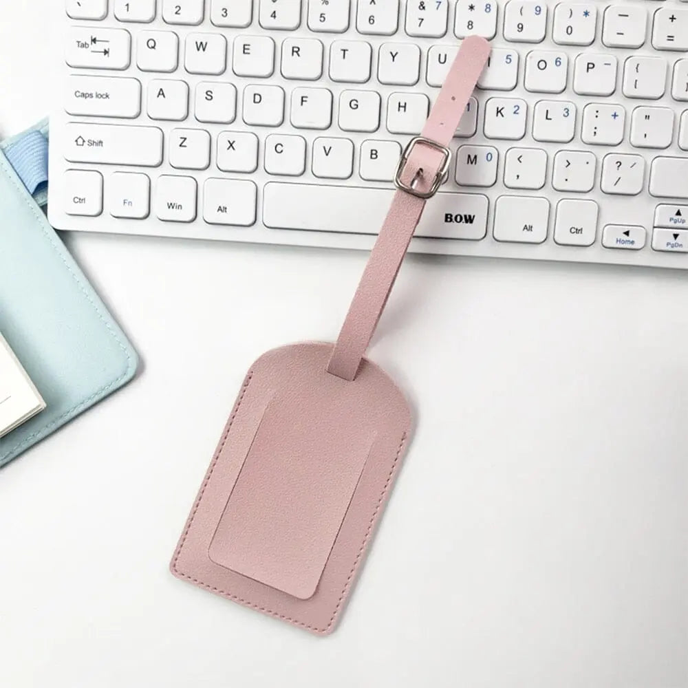 Étiquette rose personnalisée avec gravure dorée sur cuir PU