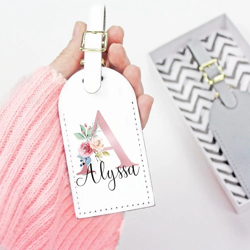 Étiquette de bagage pour femme avec initiale en relief