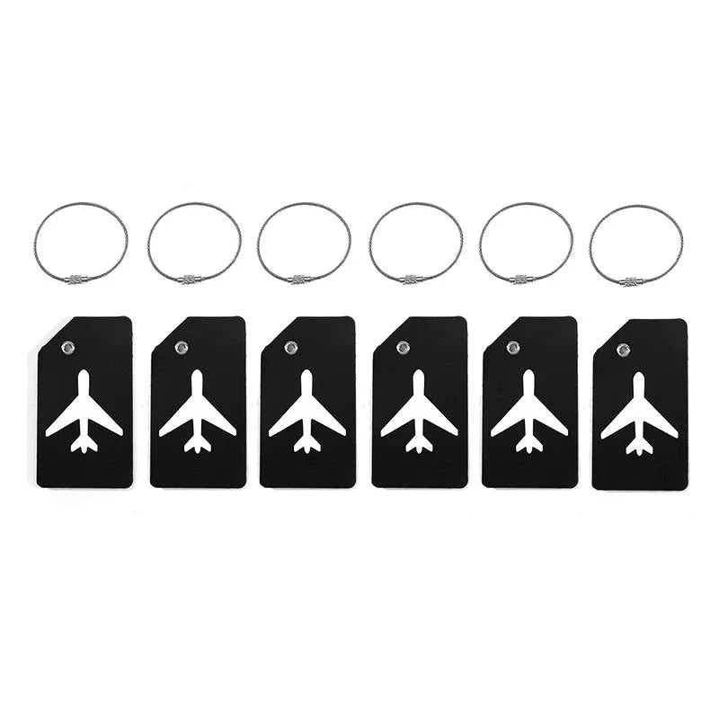 Étiquettes de bagages colorées, vue en perspective