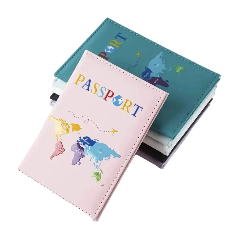 Étui à passeport fermé, inscription 'passport' visible