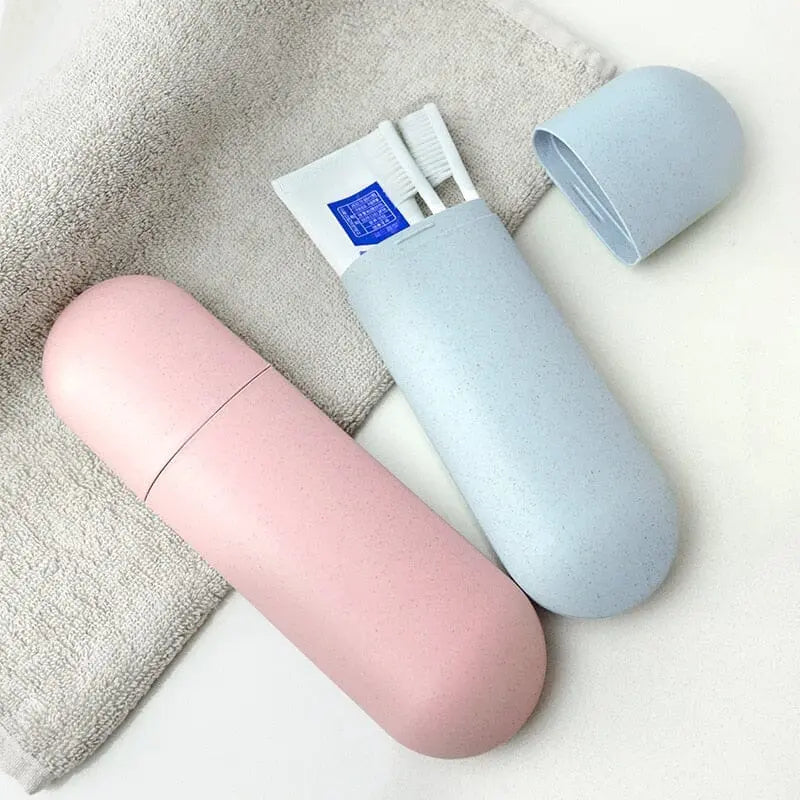 Vue de l'étui ouvert avec brosse et dentifrice à l'intérieur