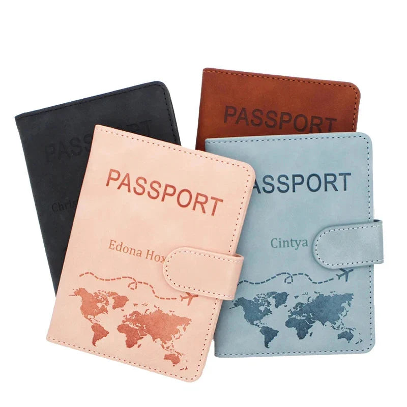 Étui passeport marron en polyuréthane, texture visible