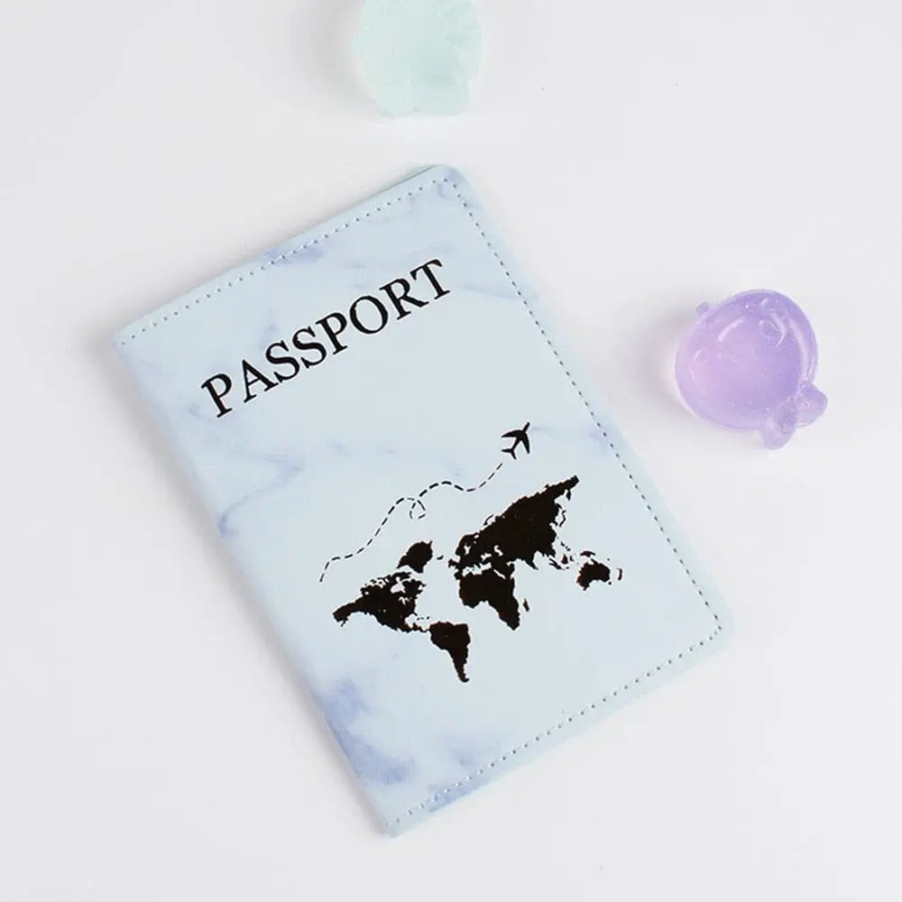 Étui passeport bleu avec motif carte du monde
