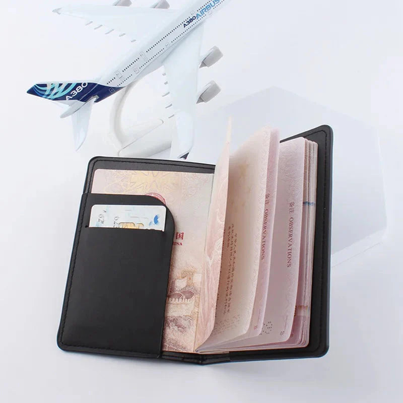 Duo d'étuis passeport noir et blanc avec prénoms gravés
